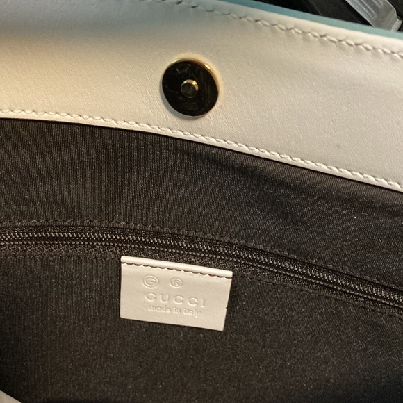 Mint Gucci purse - Picture 3 of 4